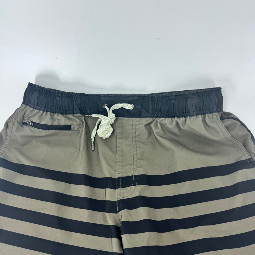 Vuori Banks Shorts Mens Med Olive  Green Black Striped‎ Performance Shorts - Picture 6 of 8